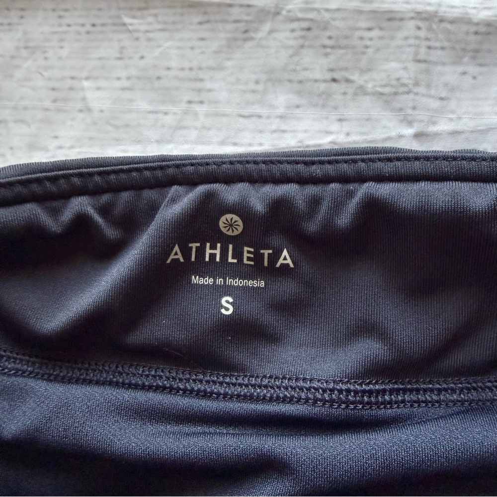 Athleta Size Small Navy Blue Diamond Track This Run Shorts Reflective - Picture 4 of 13